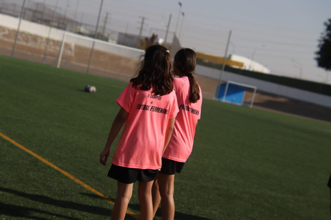 El FF Manzanares celebra su campus de fútbol femenino con niñas de entre 9 y 13 años